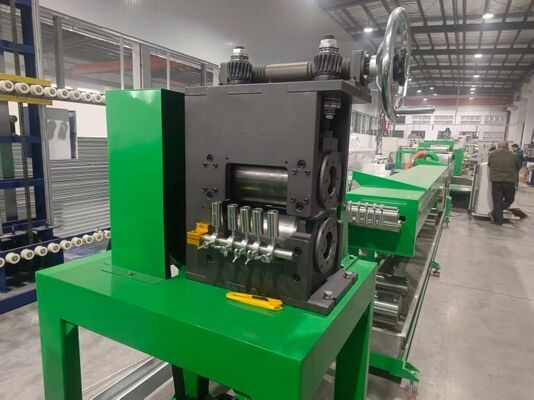 균일한 엠보싱, 일관된 품질 – 안정적인 동기 제어 시스템